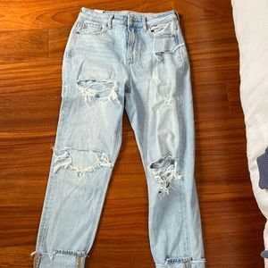 American Eagle light wash ripped jeans